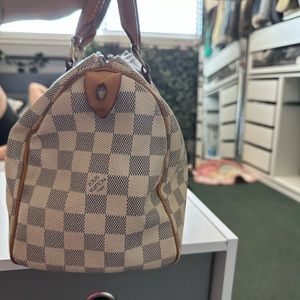 Authentic 25 Louis Vuitton Speedy